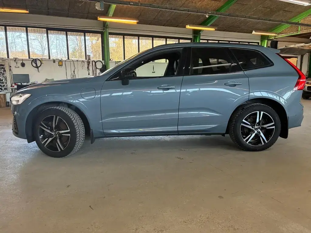 Main__Slider__Photo:Volvo XC60 Plus Dark Recharge PHEV AWD T8 R-DESIGN 02/2022-1