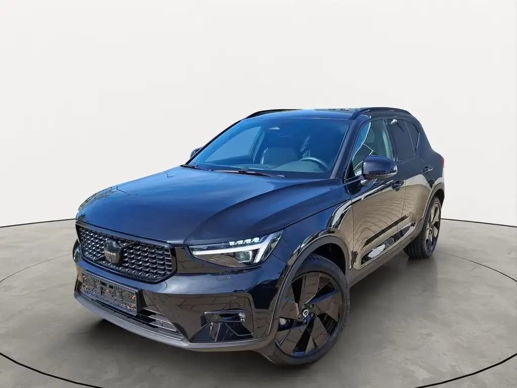 Main__Slider__Photo:Volvo XC40 Black Edition Plus, B3 360° Kamera Harman/K 04/2025-0