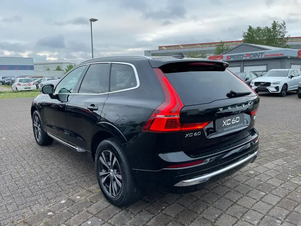 Main__Slider__Photo:Volvo XC60 T6 PlugIn Aut Inscr/Exp mit Großer Batterie 03/2022-1