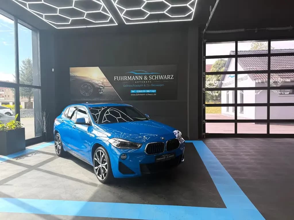 Main__Slider__Photo:BMW X2 xDrive20d M Paket+Pano+Rfkam+LED+PDC+Headup 07/2019-0