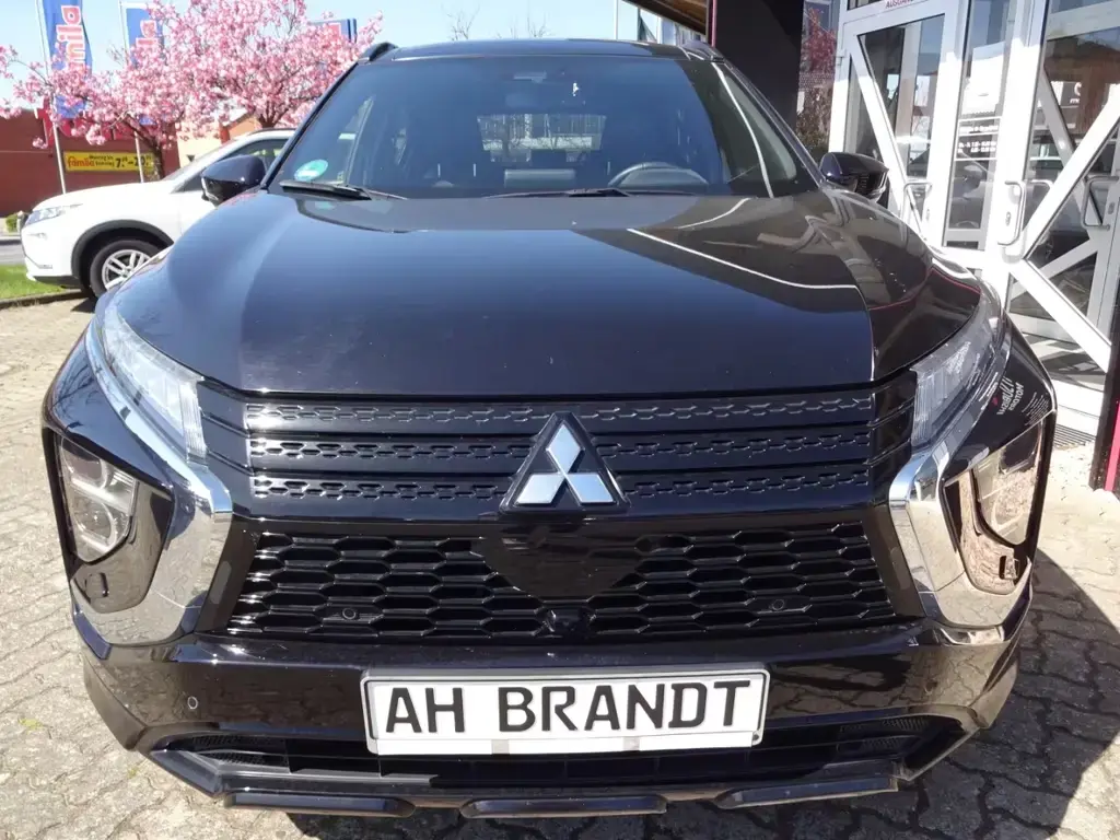 Main__Slider__Photo:Mitsubishi Eclipse Cross Top Hybrid 4WD HUD StandHZG Sounds 12/2022-1