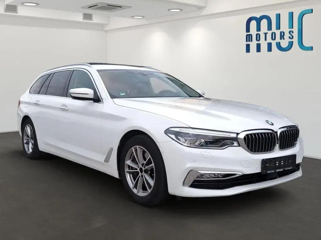 Main__Slider__Photo:BMW 5 Series 540i xDrive LuxuryLine~NightVis~Pano~HuD~Driv.As 11/2017-1