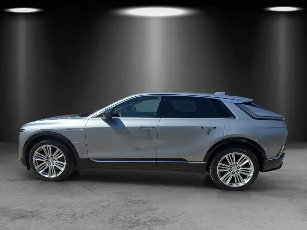 Main__Slider__Photo:Cadillac Lyriq Luxury AWD EV VOLLAUSSTATTUNG PANORAMA 10/2025-1