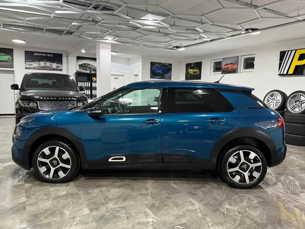 Main__Slider__Photo:Citroën C4 Cactus 1.2 Shine 2. Hand Pano Kamera CarPlay 06/2018-1