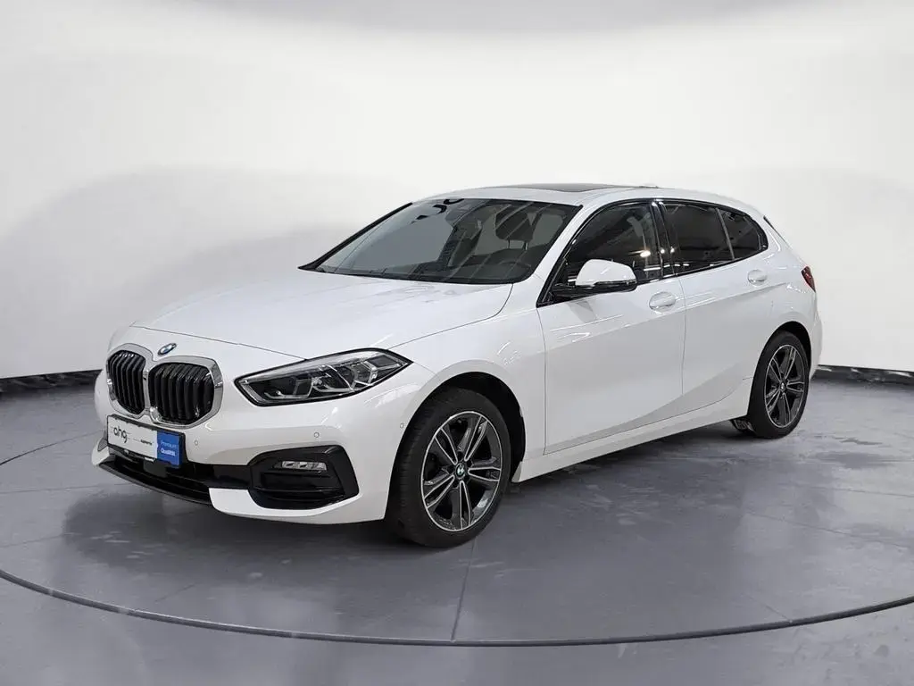 Main__Slider__Photo:BMW 1 Series 118i Sport Line Panoramadach AHK NAVI LED PDC vo 04/2021-1