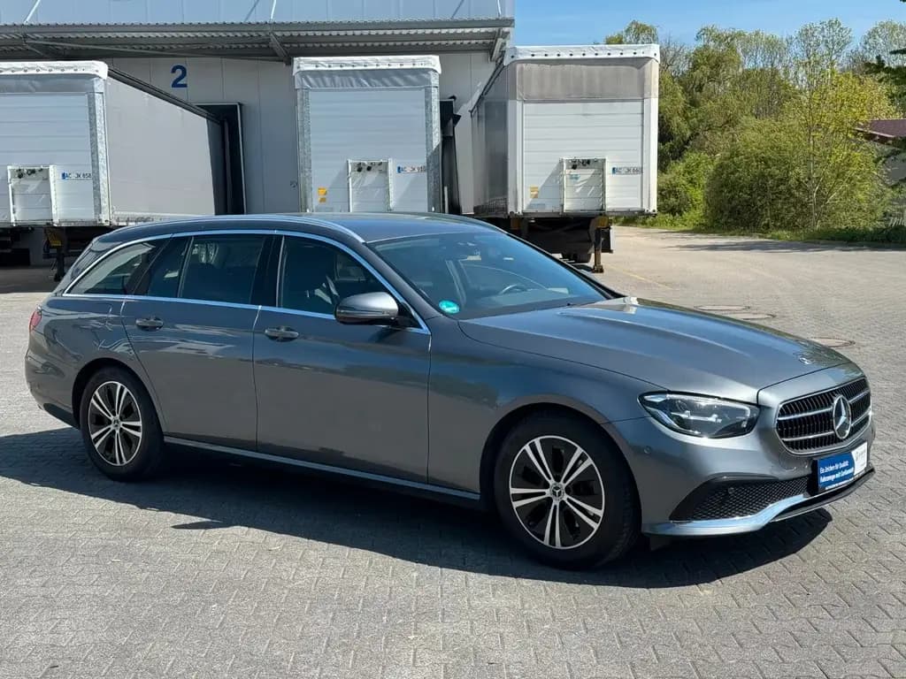 Main__Slider__Photo:Mercedes-Benz E-Class d T-Modell  Keyless*Totwinkel-Assist. *LED 11/2021-0