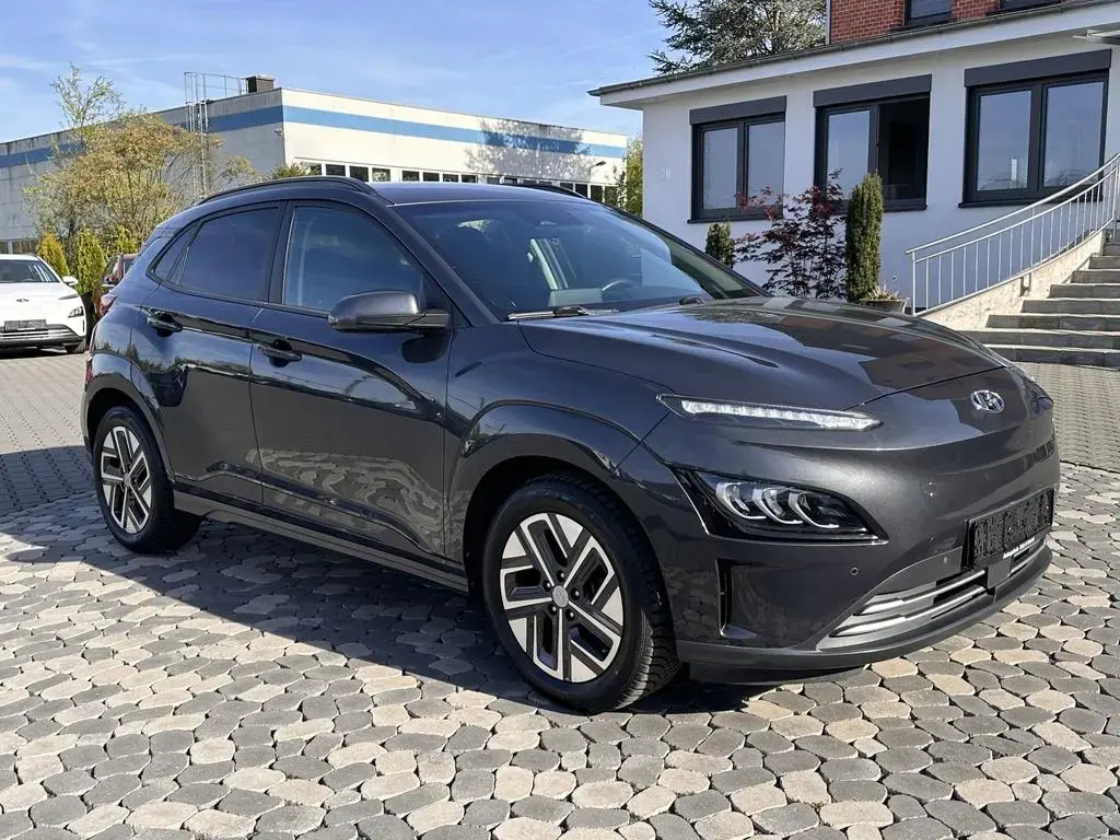 Main__Slider__Photo:Hyundai KONA Elektro Trend LED ACC NAV KREL CAM SHZ WÄPU 02/2022-1