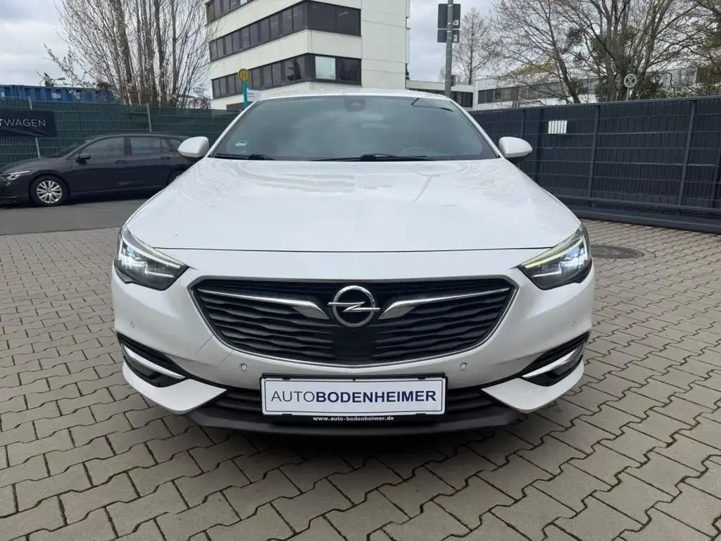 Main__Slider__Photo:Opel Insignia B Grand Sport 2.0 T 4x4 Dynamic·OPC 03/2017-1