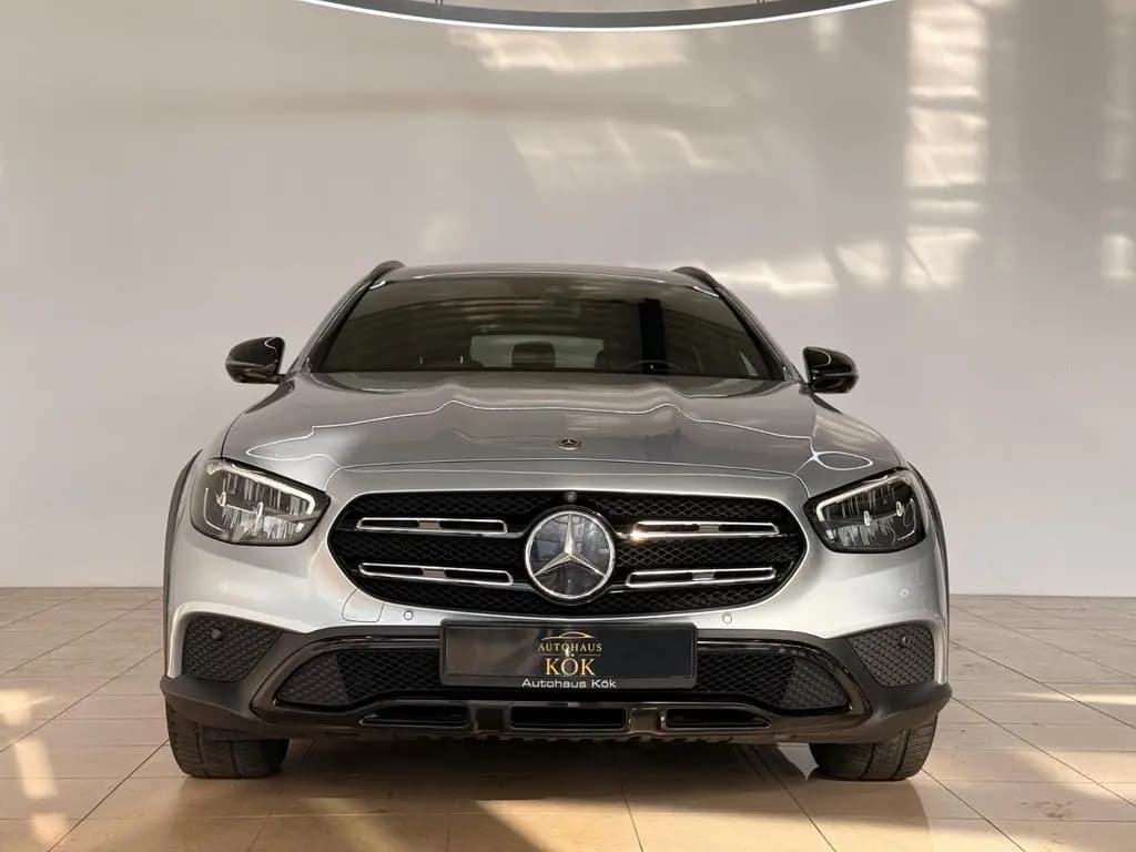 Main__Slider__Photo:Mercedes-Benz E-Class 200 T-Modell 4Matic All-Terrain PANO 8Fach AHK 05/2021-0
