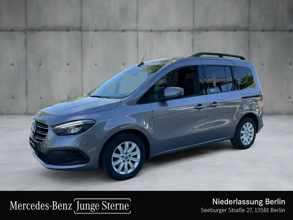 Main__Slider__Photo:Mercedes-Benz T-Class T 180 d EDITION+PROGRESSIVE+Klimaautom+AHK+Navi 12/2023-1
