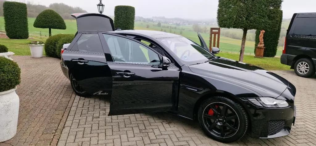 Main__Slider__Photo:Jaguar XF S 3.0 V6 AWD *B-XENON*NAVI*LEDER*KAM... 05/2017-0