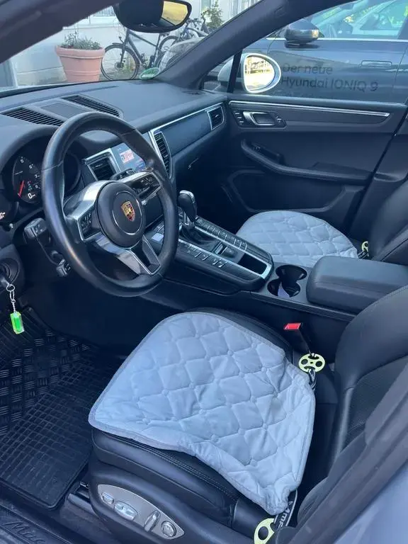 Main__Slider__Photo:Porsche Macan - - 05/2018-1