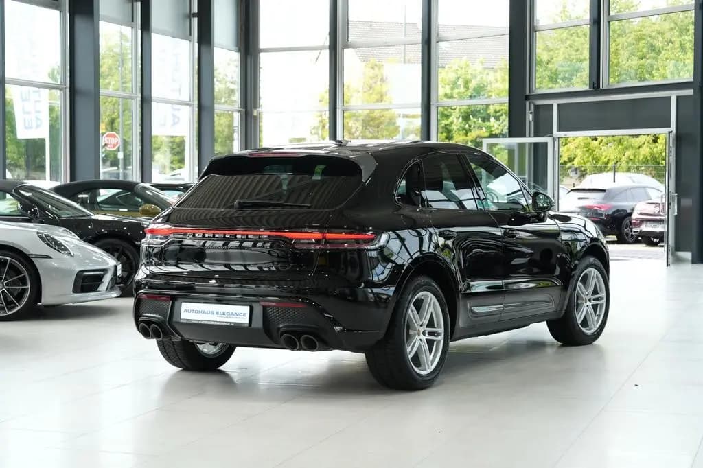 Main__Slider__Photo:Porsche Macan T*SPORT-CHRONO*SPORTSITZE*PDLS+*KAMERA*1HD 08/2024-0