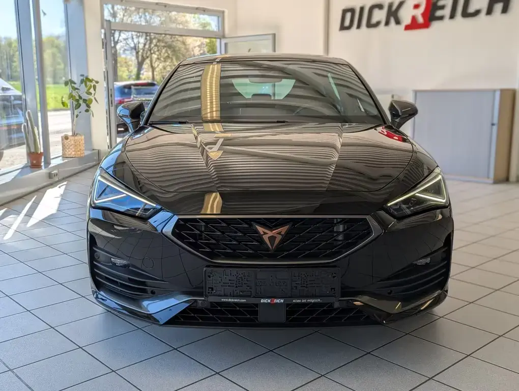 Main__Slider__Photo:Cupra Leon VZ 2.0 TSI DSG Pano Matrix Beats Memory 19" 05/2024-1