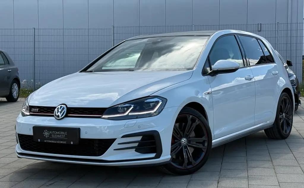 Main__Slider__Photo:Volkswagen Golf 7 GTI Performance|PANO|HONEYCOMB|KAMERA 11/2019-0