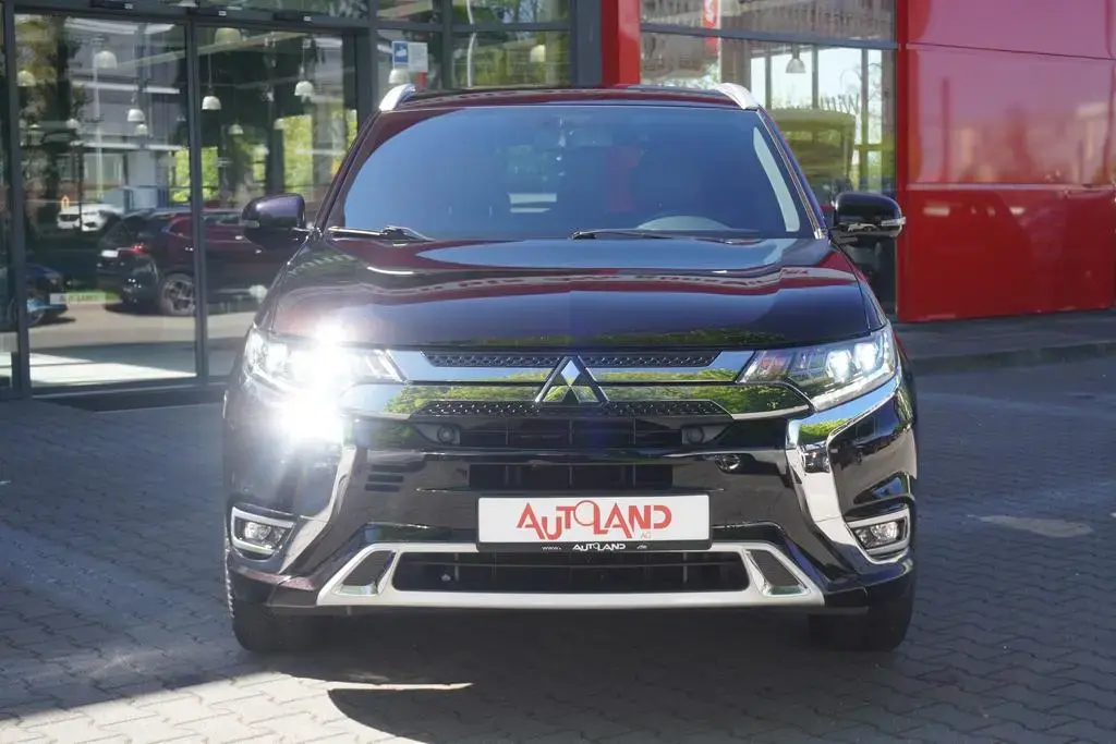 Main__Slider__Photo:Mitsubishi Outlander 2.4 PHEV Top 4WD LED 360° Leder AHK 01/2020-1