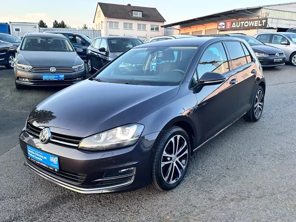 Main__Slider__Photo:Volkswagen Golf VII 110PS Lounge SitzHz Navi PDC CarPlay 10/2015-0