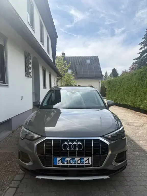 Main__Slider__Photo:Audi Q3 35 TFSI advanced advanced 08/2022-1