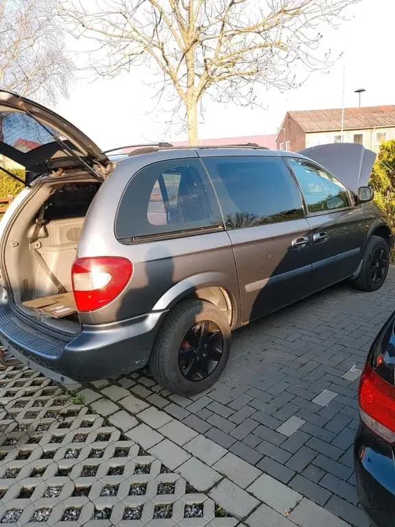 Main__Slider__Photo:Chrysler Voyager Tüv april 2026 04/2006-0