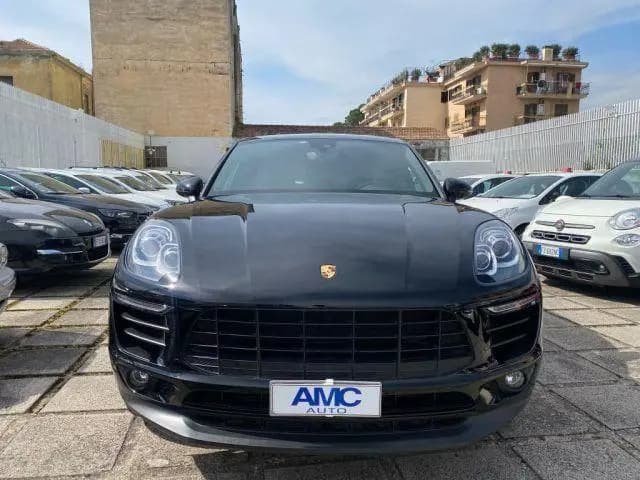 Main__Slider__Photo:Porsche Macan Macan 2.0 08/2018-0