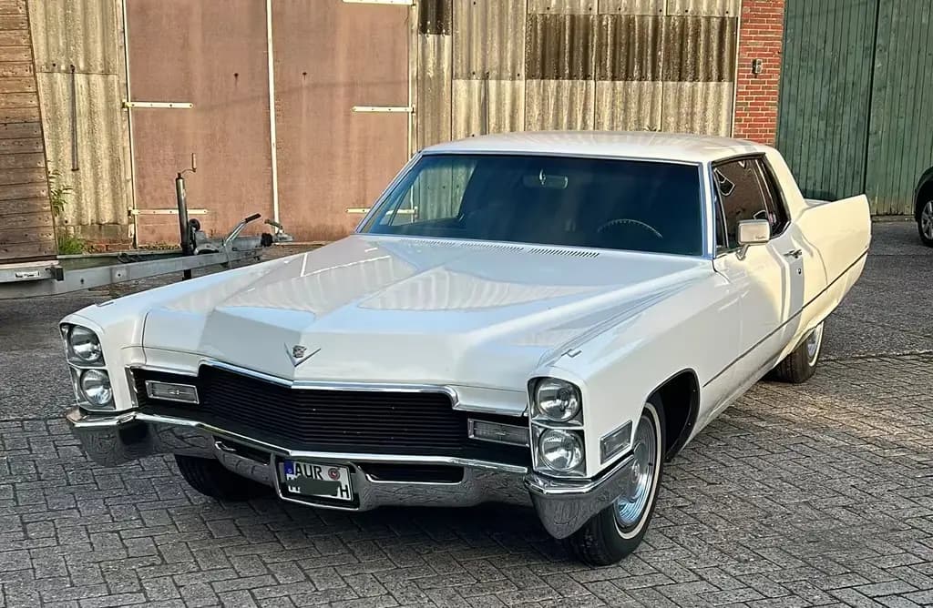 Main__Slider__Photo:Cadillac Deville 06/1968-0