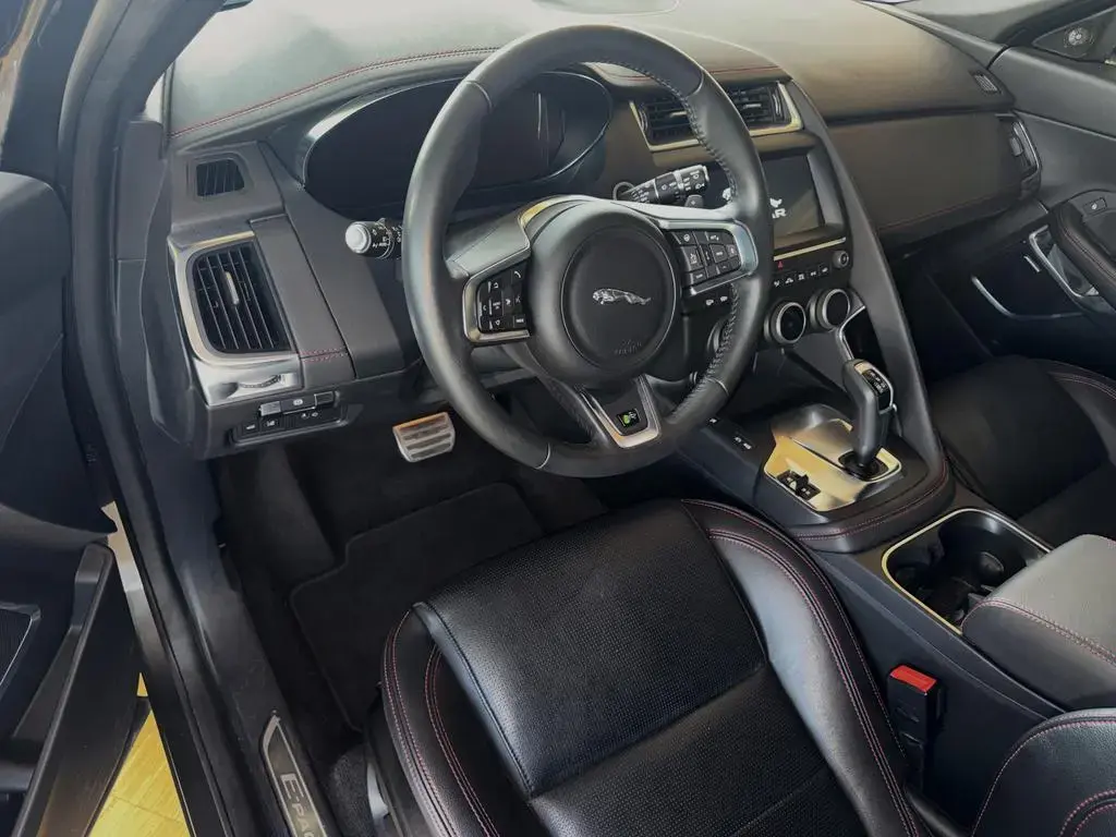 Main__Slider__Photo:Jaguar E-Pace Chequered Flag AWD Navi, Leder, LED 06/2020-1