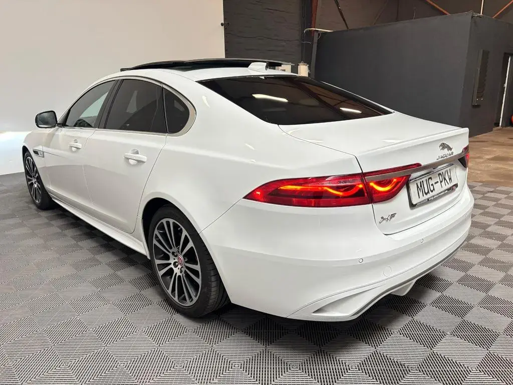 Main__Slider__Photo:Jaguar XF P250 R-Dynamic HSE Lim*Pano-ACC-Pano* 01/2022-1