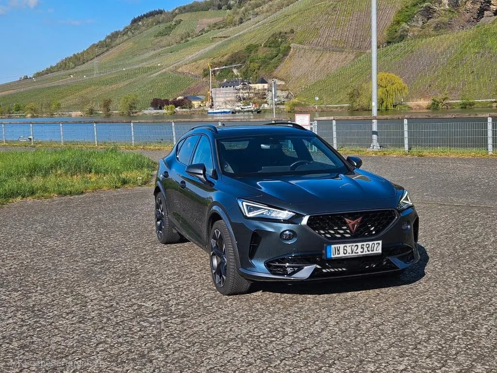 Main__Slider__Photo:Cupra Formentor 2.0 TSI 228kW DSG VZ 4XSitzheizung 05/2022-0