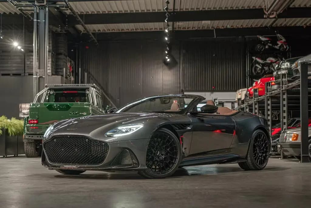 Main__Slider__Photo:Aston Martin DBS Volante 770 Ultimate*1/199*Carbon*Carb.Seats 07/2023-0