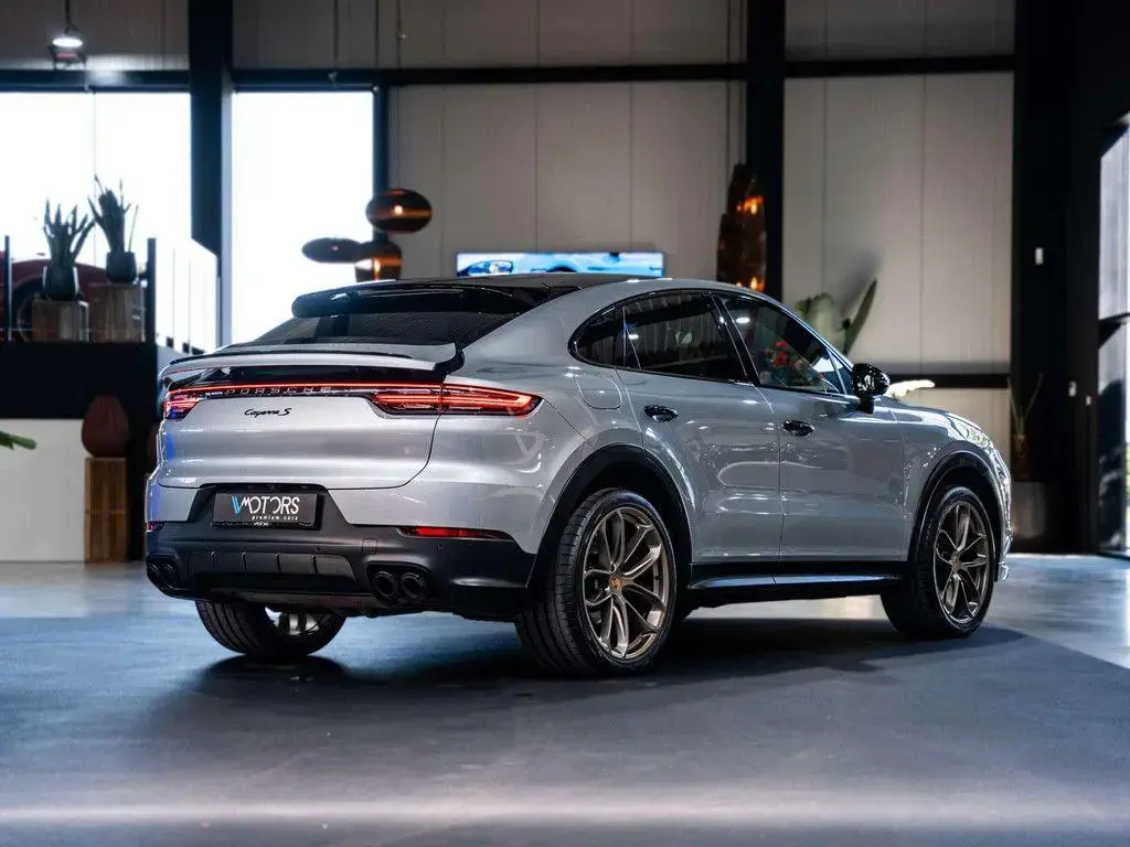 Main__Slider__Photo:Porsche Cayenne Cayenne S 2.9 Bi-Turbo V6 - Lightweight 09/2020-1
