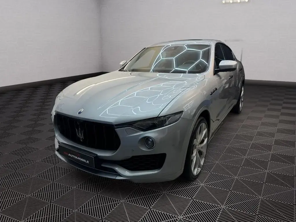 Main__Slider__Photo:Maserati Levante GranLusso Pan. 22 Zol.Luftf.Voll Voll 06/2019-1