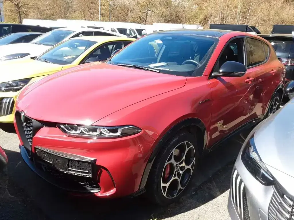 Main__Slider__Photo:Alfa Romeo Tonale Veloce Q4 Plug-In Panorama|Harman/Kardon|Matrix 11/2023-1