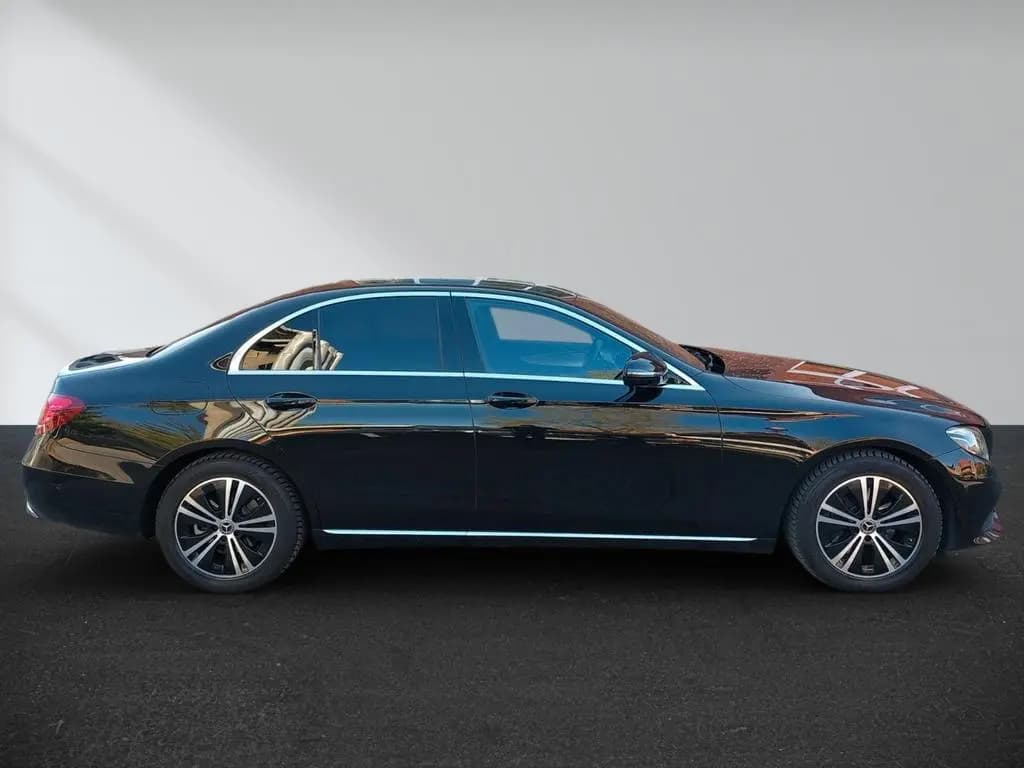 Main__Slider__Photo:Mercedes-Benz E-Class 220 E Limousine E 220 d 4Matic 10/2019-0
