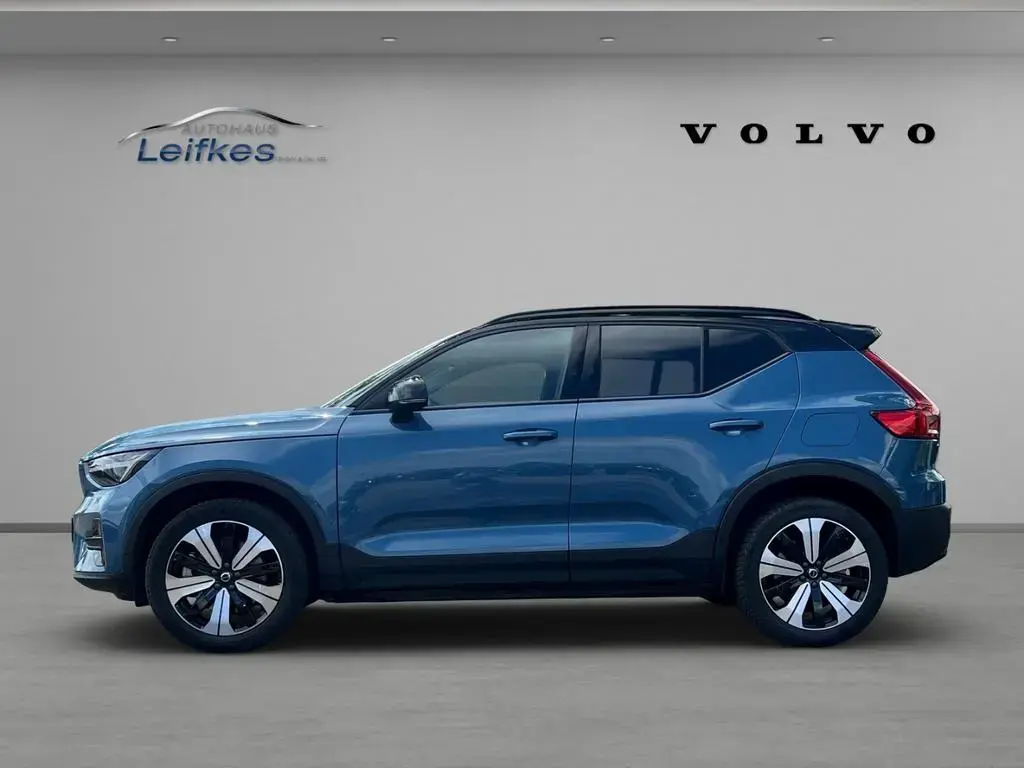 Main__Slider__Photo:Volvo XC40 Single Motor Plus Recharge 2WD StandHZG AHK 04/2023-1