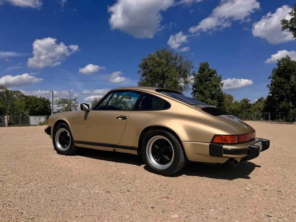 Main__Slider__Photo:Porsche 911 Urmodell 07/1983-0