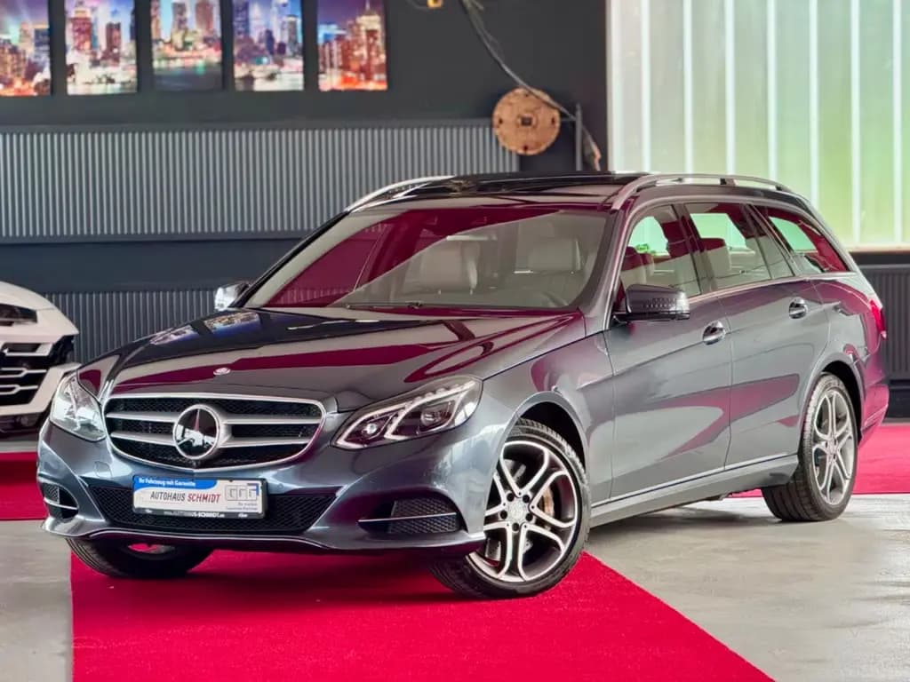 Main__Slider__Photo:Mercedes-Benz E 500 T 4Matic Distronic Airmatic Pano 360° 12/2013-0