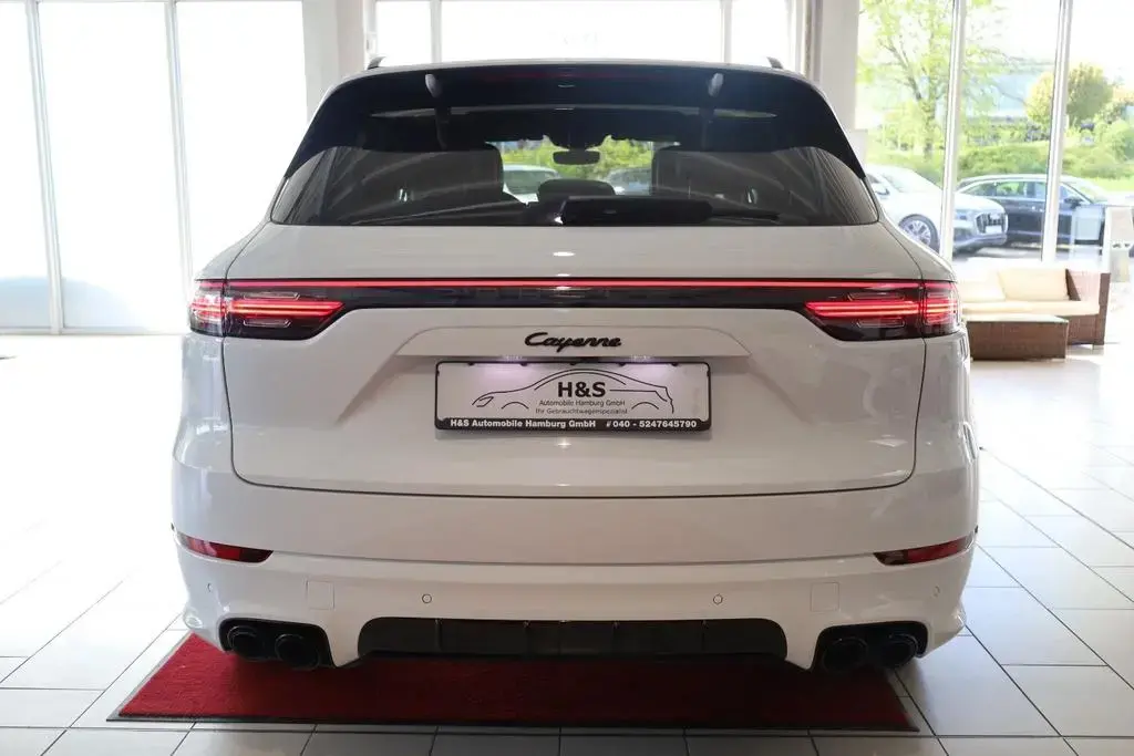 Main__Slider__Photo:Porsche Cayenne E-Hybrid Platinum Edition 01/2023-1
