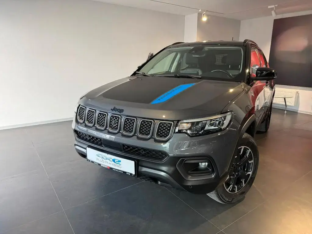 Main__Slider__Photo:Jeep Compass Trailhawk Plug-In Hybrid 4WD 02/2022-1