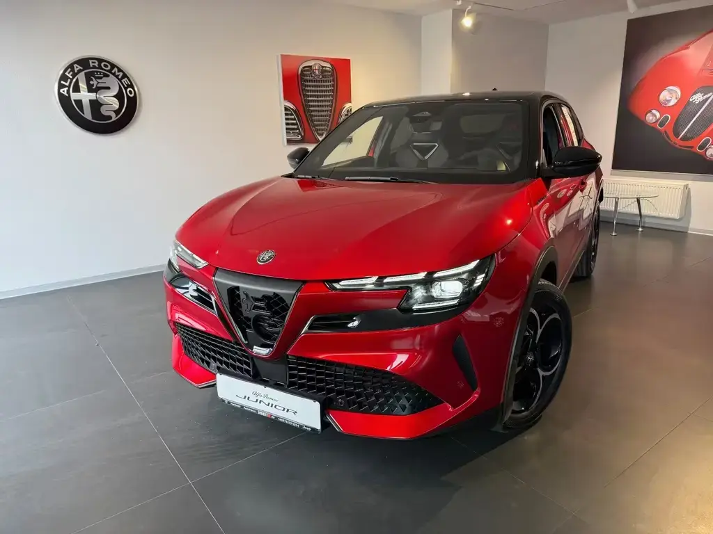 Main__Slider__Photo:Alfa Romeo Junior Ibrida 1.2 VGT 48V-Hybrid 100 kW Speciale 02/2025-1