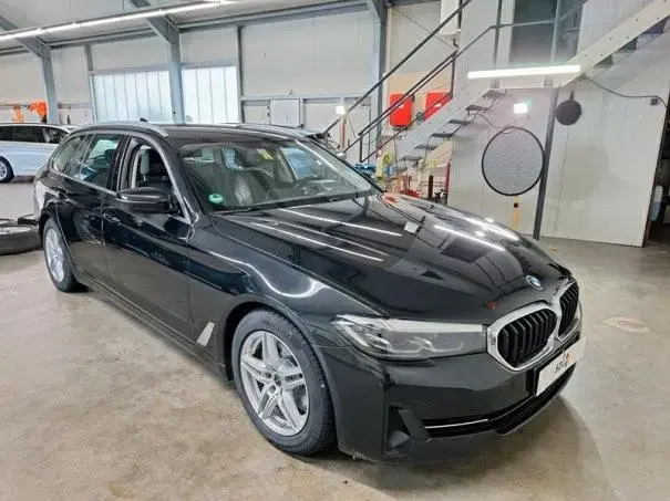 Main__Slider__Photo:BMW 5 Series 520d Touring LED/NAVI/LEDER/DAB 10/2020-1