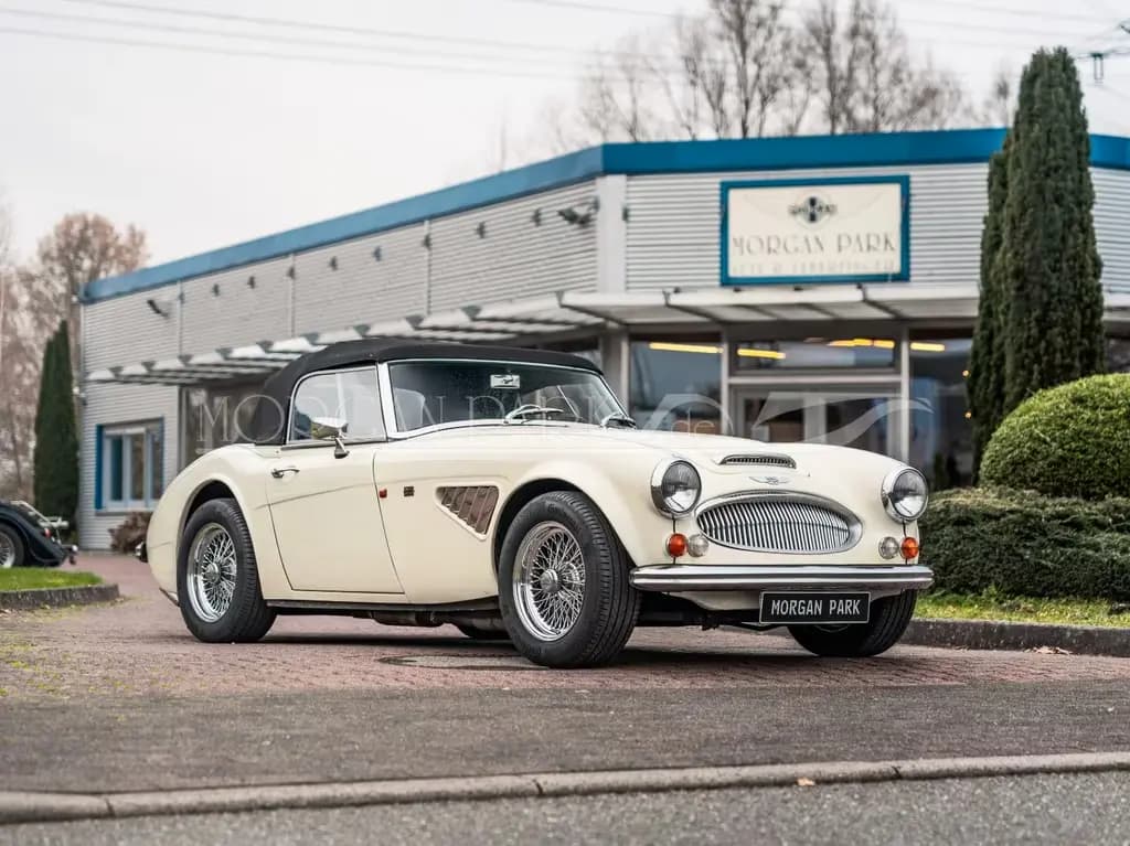Main__Slider__Photo:Austin Healey Other HMC MK IV Silverstone 1 of 15 04/1997-0