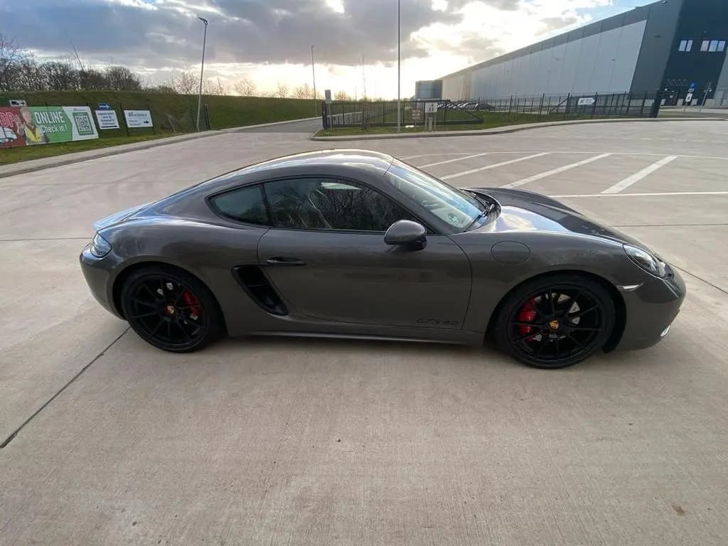 Main__Slider__Photo:Porsche Cayman 718 4.0 GTS 09/2023-0