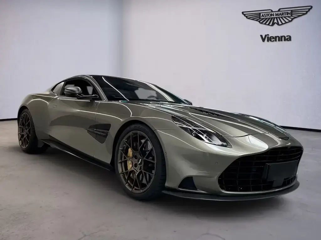 Main__Slider__Photo:Aston Martin Vanquish Coupé | Titanium Grey | Carbon | PANO 11/2025-1