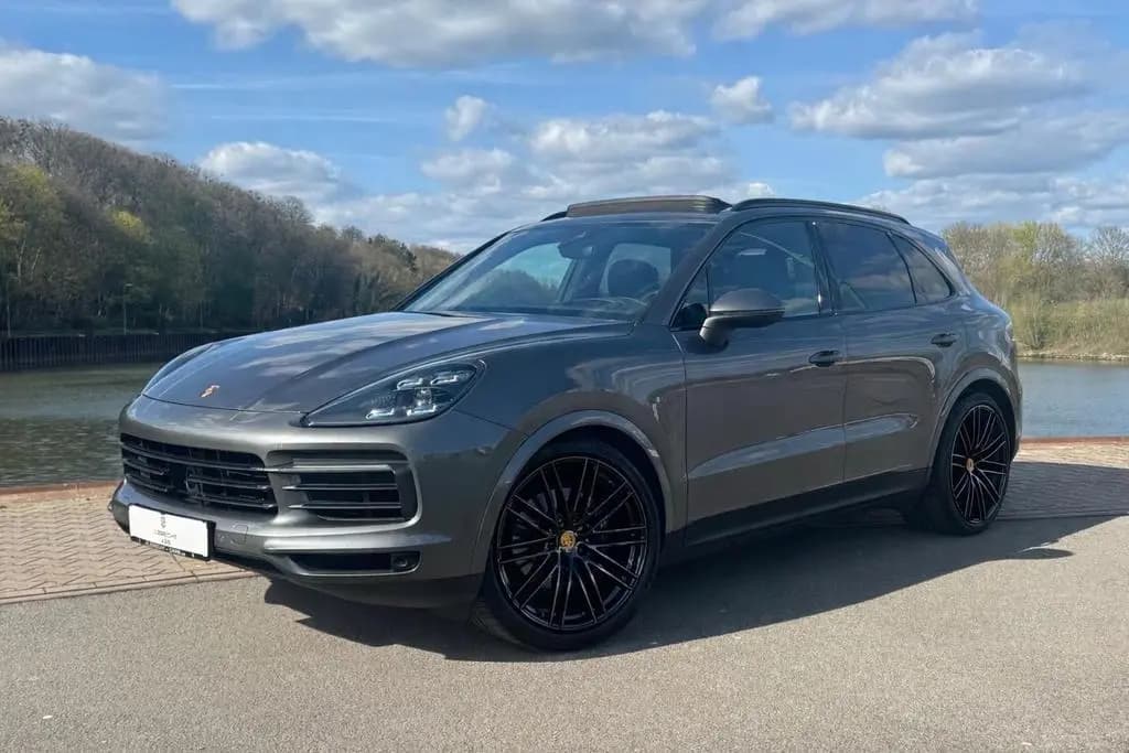 Main__Slider__Photo:Porsche Cayenne PANO AHK HUD MATRIX LUFT LM22 01/2020-0