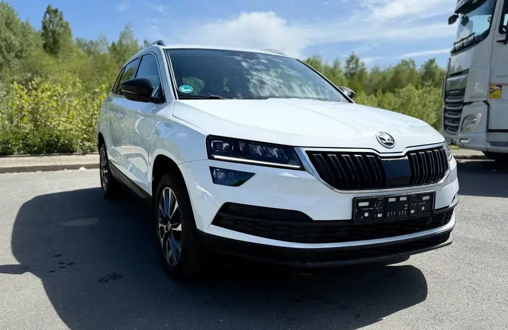 Main__Slider__Photo:Skoda Karoq 1.5 TSI Automatik 03/2021-1
