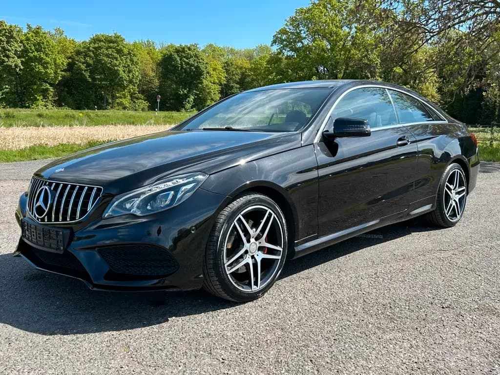 Main__Slider__Photo:Mercedes-Benz E 200 Coupe 2.0 AMG-Line Night-Paket Panorama 09/2016-0