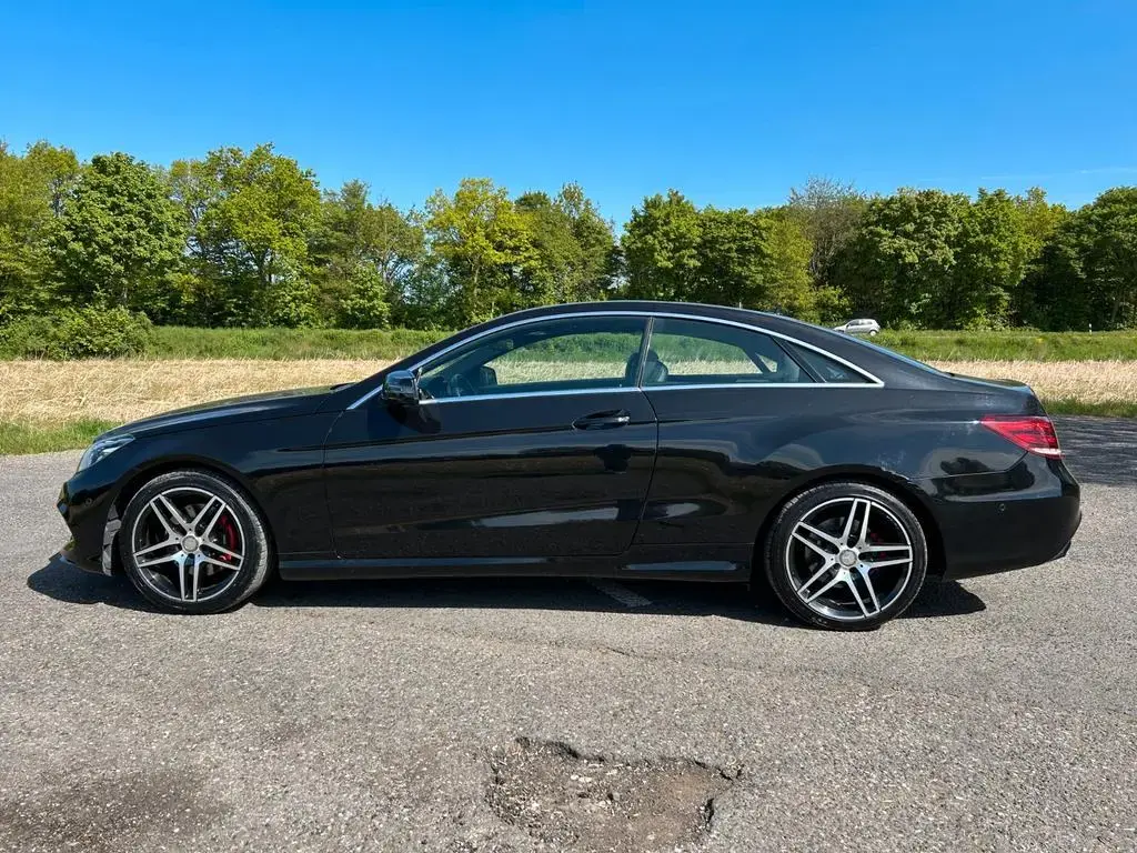 Main__Slider__Photo:Mercedes-Benz E 200 Coupe 2.0 AMG-Line Night-Paket Panorama 09/2016-1