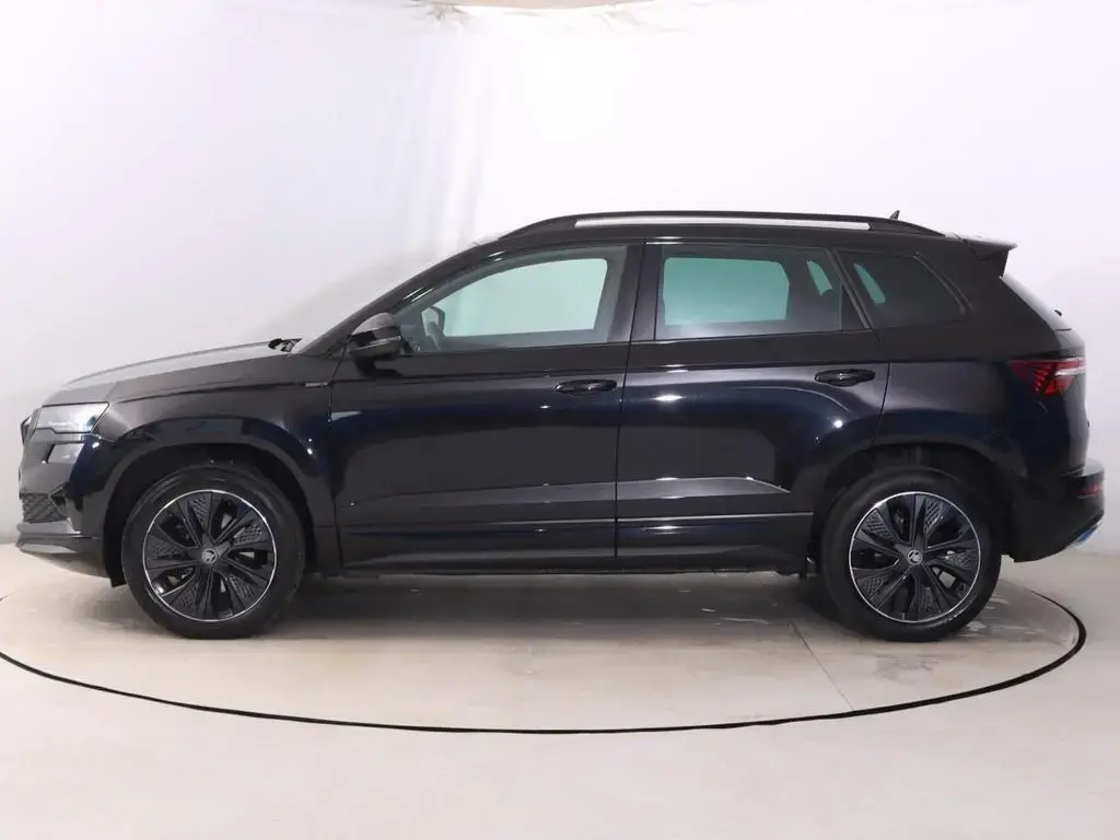 Main__Slider__Photo:Skoda Karoq 1.5TSI Sportline el.Klappe+ACC+Matrix+RFC 08/2025-1