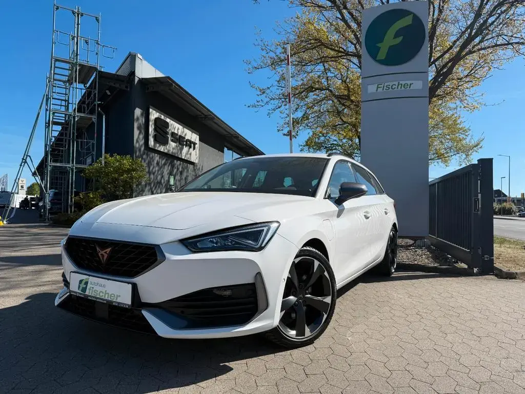Main__Slider__Photo:Cupra Leon Sportstourer e-Hybrid AHK Rüfa Full-Link 04/2024-1