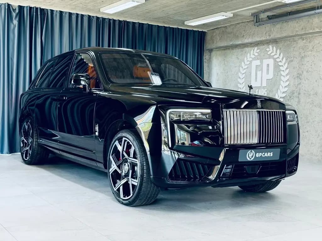 Main__Slider__Photo:Rolls-Royce Cullinan Black Badge SHOOTING STARS BESPOKE 4SEATS STOCK null-0